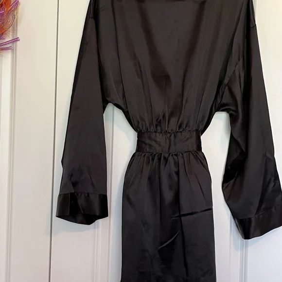 Victoria’s Secret Black Satin Robe Silky Wrap Tie Waist Lounge Bridal S M L - Picture 3 of 4